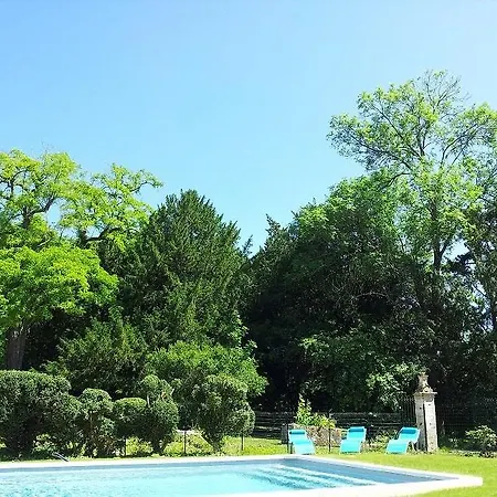 Chateau De Sers Bed & Breakfast *