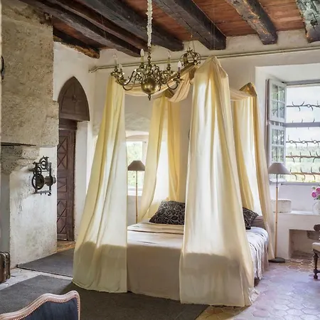 Château De Sers Couette-café *