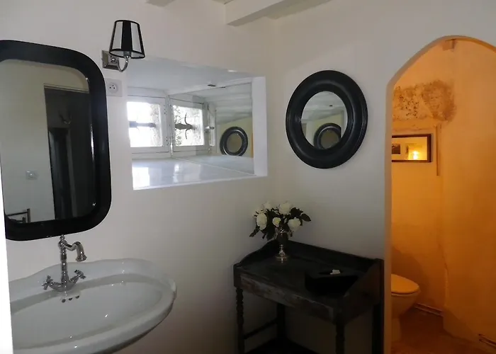 Chateau De Sers Bed and Breakfast *