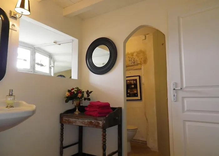 Chateau De Sers Bed and Breakfast *