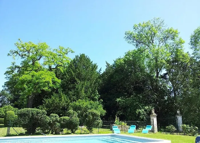 Chateau De Sers Bed and Breakfast *