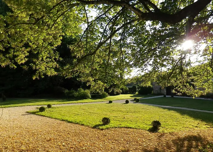 Chateau De Sers Bed and Breakfast *