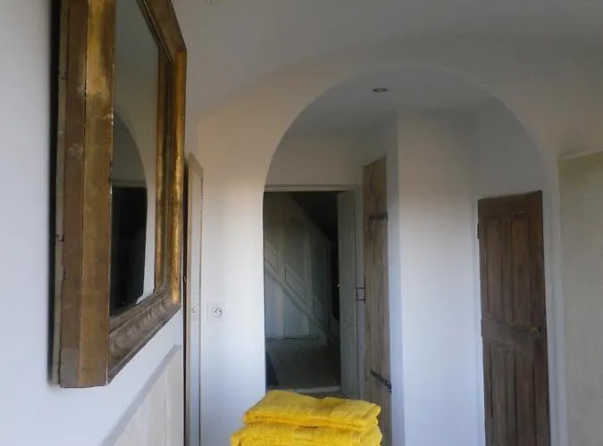 Chateau De Sers Bed and Breakfast *