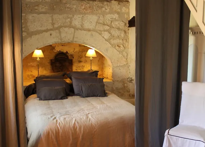 Chateau De Sers Bed and Breakfast